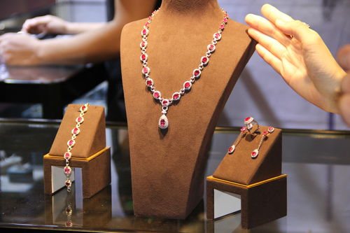 第34屆成都珠寶首飾展覽會暨工藝品展火爆開幕，璀璨盛宴引領珠寶新風尚